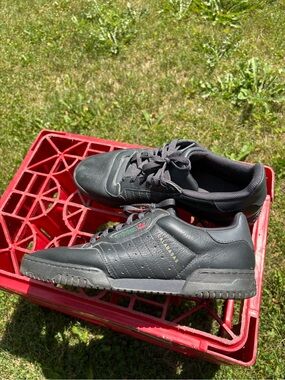 Adidas Yeezy Calabasas Powerphase Core Black –Men’s Size 9.5 Good Used Condition